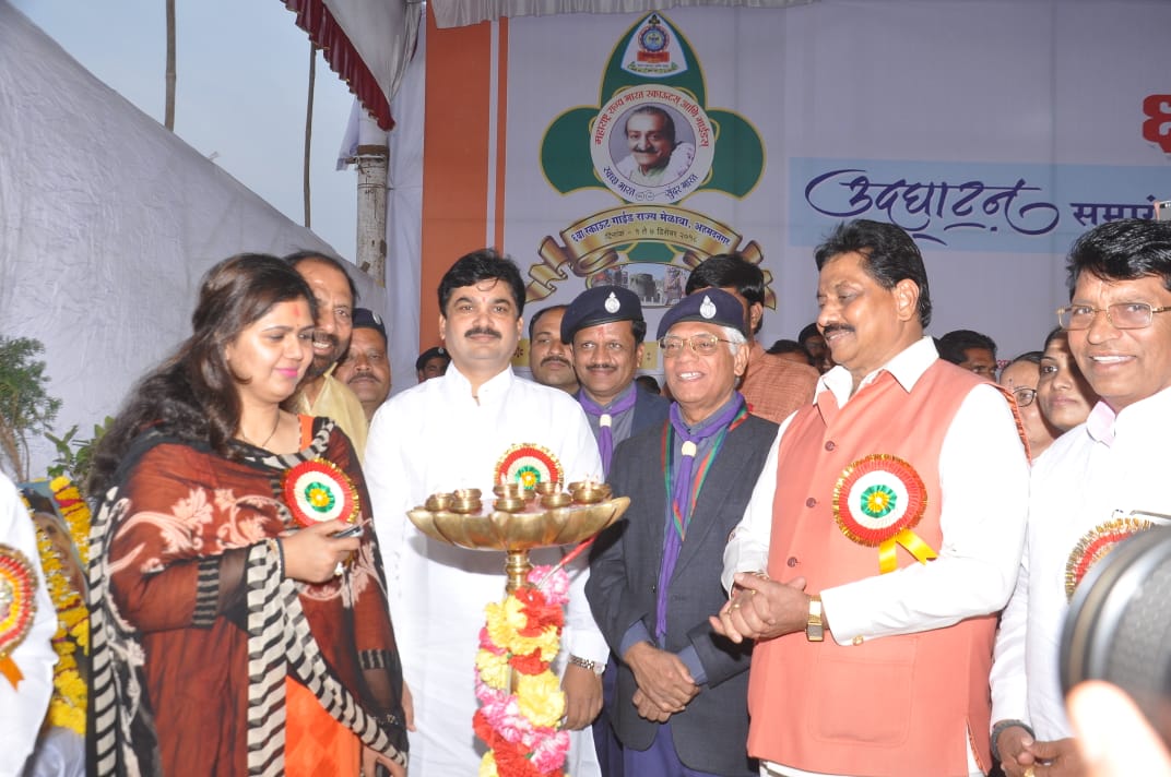 Pankajamunde's tweet photo. महाराष्ट्र राज्य भारत स्काऊट आणि गाईड्स मुंबई द्वारा दिनांक 1ते7 डिसेंबर 2018 या कालावधीत अहमदनगर जिल्ह्यातील अवतार मेहरबाबा ट्रस्ट, अरणगाव या ठिकाणी स्काऊट गाईडच्या 6 व्या भव्य निवासी मेळाव्याचे आयोजन करण्यात आले आहे.  सदर निवासी मेळाव्याचे उद्घाटन आज माझ्या हस्ते झाले. https://t.co/eR4XsY10JX