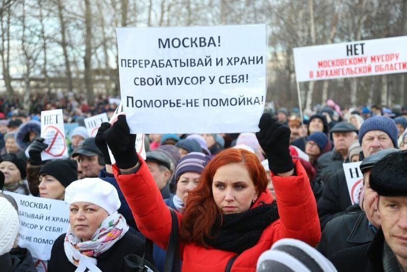 alex_kokcharov's tweet photo. In #Arkhangelsk, #Severodvinsk & orher cities in northern #Russia thousands joined #protests against the solid residential waste from #Moscow city. Moscow produces ~30% of solid waste in Russia:
https://t.co/dopWAaVGJ2 https://t.co/jeBwcwtyd9