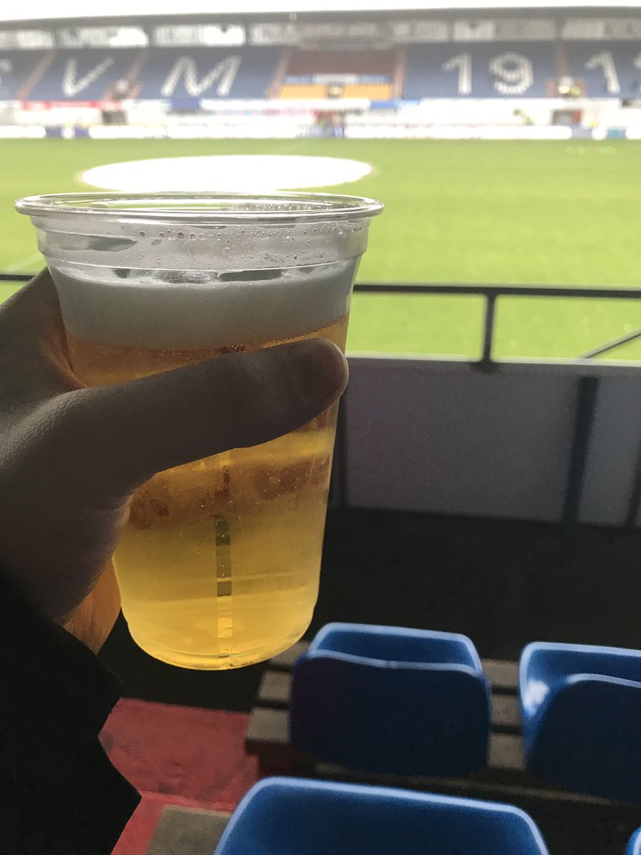 Scttysprts's tweet photo. Alles ist angerichtet. Die Spiele an diesem Wochenende sind alle für uns ausgegangen und jetzt können wir ganz wichtige Punkte einfahren. Und das Bier schmeckt auch schon wieder😉 #SVMFOR #NDSVM 🔵⚪️ https://t.co/tqDq5Y4Lmg
