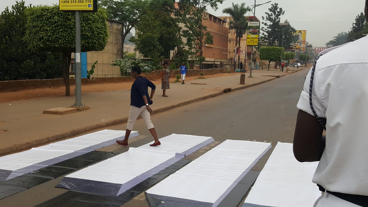mandyug's tweet image. Kampala: What about 3D crossings for our stubborn..okay bad driver behaviour? 😎This was along Bombo road, this morning. @HCambridge_SEI @s_cinderby_SEI  @alonmwesigwa @MusisiAlex #iCMiiST #SafeInMyCity #Kamp #ShareTheRoad
