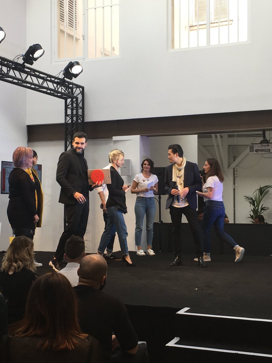 ParisCindarella's tweet photo. En direct du Hair star Day by Coiffure de Paris     #exellence #coiffure #paris #trophy #elegance #partenariat #cindarellaparisfr https://t.co/NqzyGL3CW4