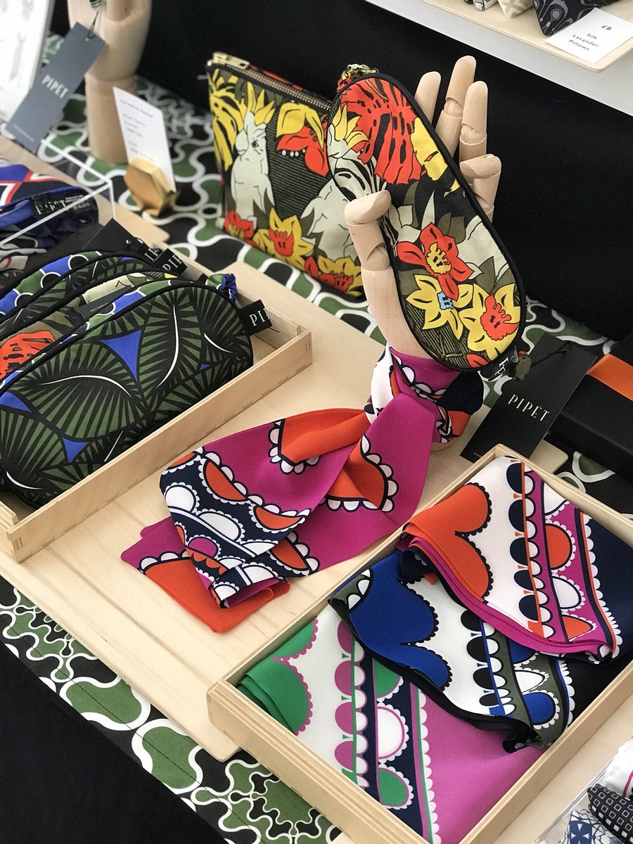 pipetdesign's tweet photo. Day 2! Weβre open for another day of trading treats at #SAMPLEChristmas with @ThePeninsulist Give yourself enough time to browse the 100+ makers down at North Greenwich!
11-7 Final day today #christmasshopping #bargains https://t.co/LfL4vDhmSk