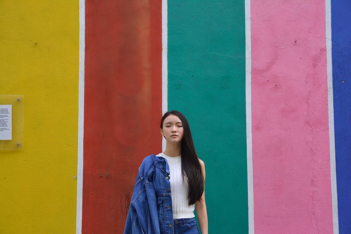 misscreative96's tweet photo. 遇到没水准的人 深呼吸 转身离开 
#quotesofHELLOCATIE #longhair #colorfulbackground #weekend https://t.co/Qx5T9zWXvx