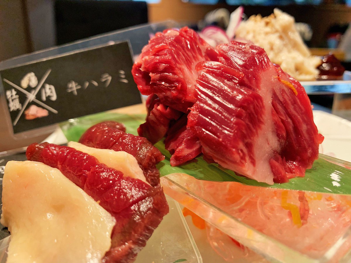 muni_gurume's tweet photo. 【渋谷 Kairi】
@東京：渋谷駅から徒歩2分

厳選した黒毛和牛の肉刺しを食べられるお店。
保健所認定店な為、鮮度の高い生肉を堪能できます🎶
ツヤツヤと新鮮な肉刺しは他店では、滅多にお目にかかれない逸品！
看板メニューである「こぼれウニ肉にぎり」も圧巻で、とろける食感がたまらない✨ https://t.co/FH0iPUlm47