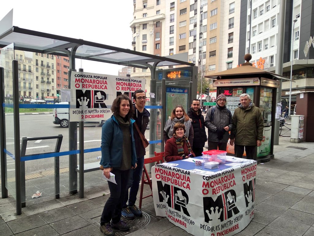 ReferendumUAM's tweet photo. Hoy nos acercamos a apoyar las diferentes mesas de las consultas populares, porque barrios y universidades queremos decidir!

#YoSíEstuve2D https://t.co/T6x4XDiU31