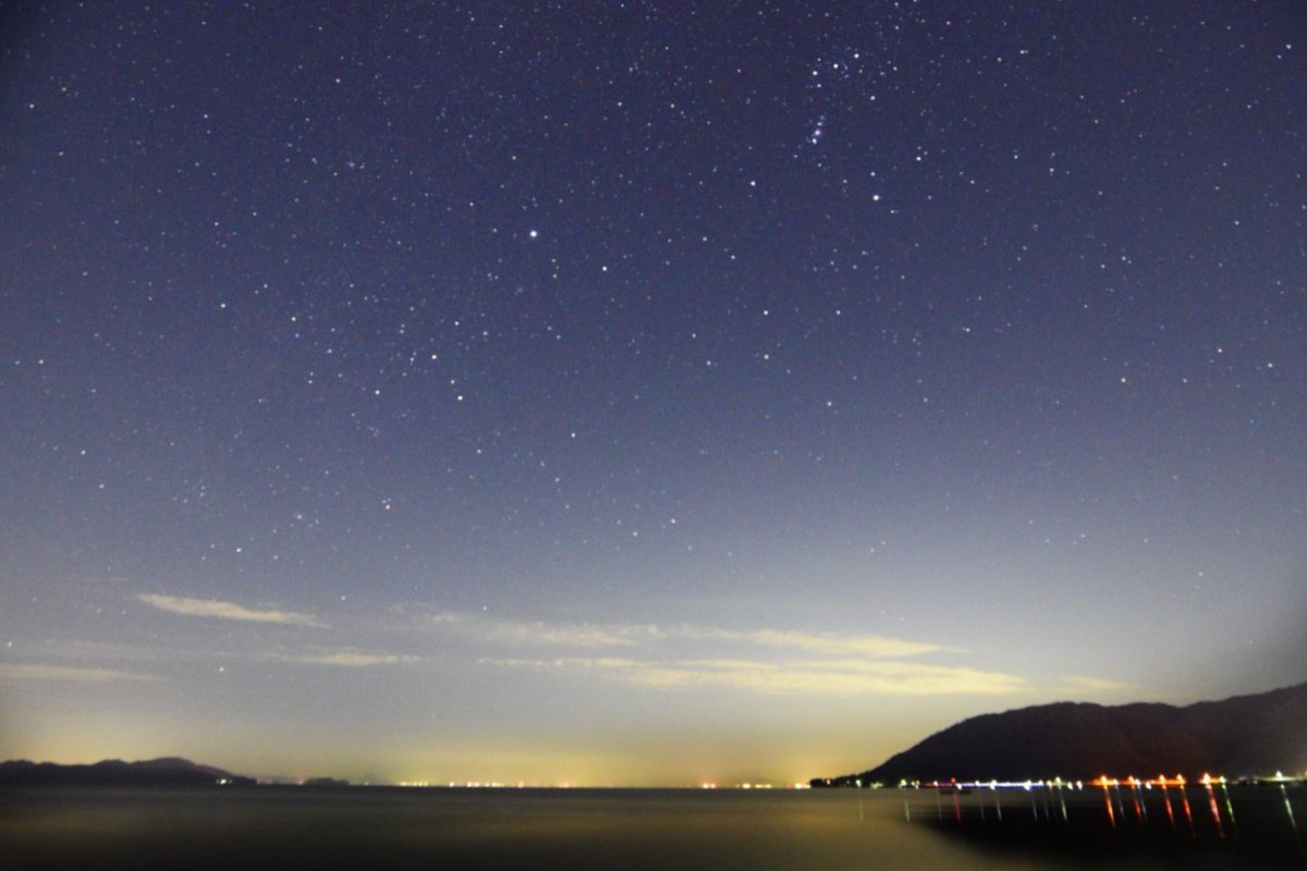 Miporeeeeen 熱気球とばずとも 今年はまたこの美しい星空を拝めてよかった 撮影テクがないのが悲しいけど 夜空 星空 琵琶湖 近江白浜水泳場 琵琶湖横断熱気球大会