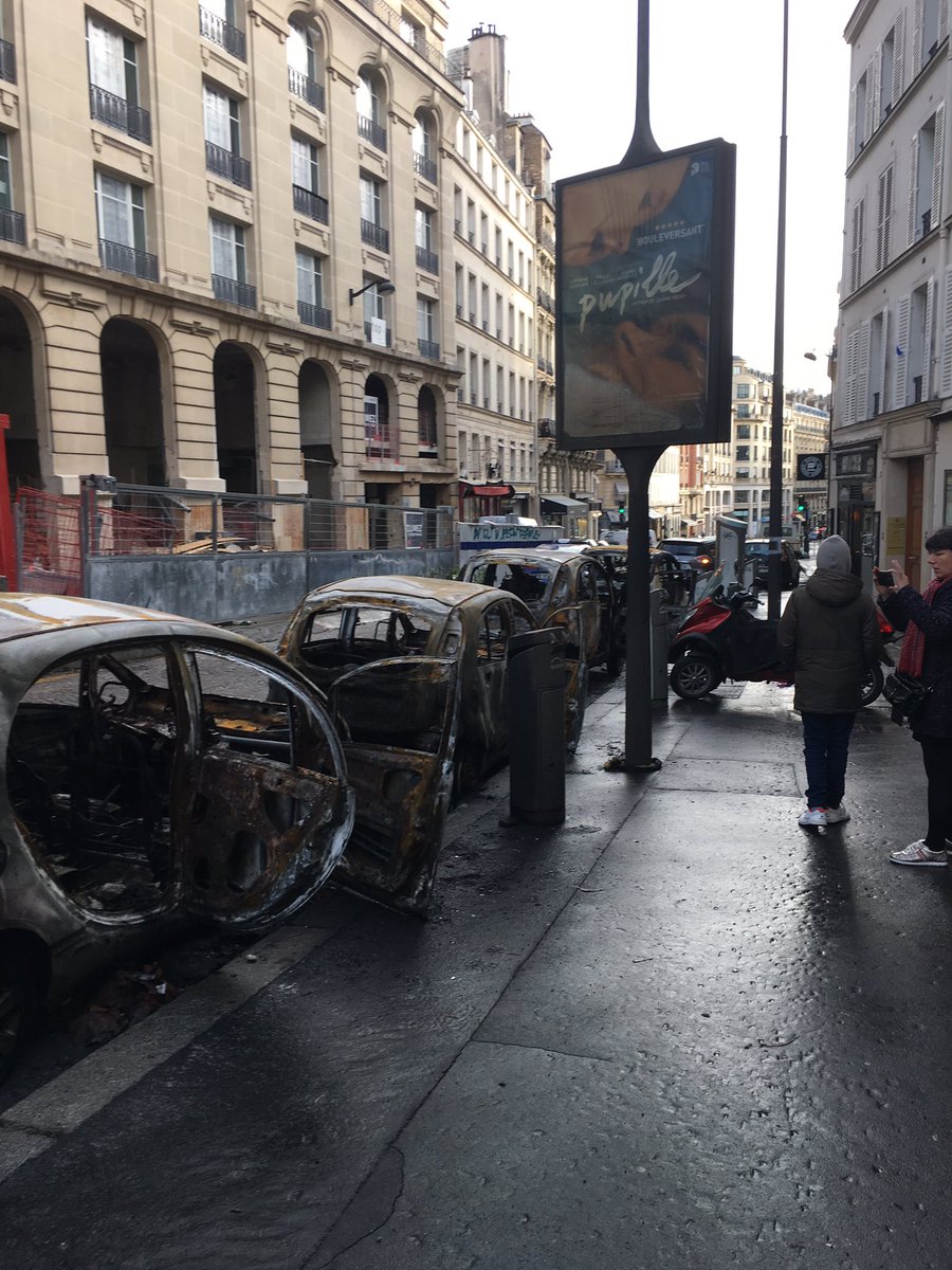Photos show the aftermath of France's worst urban riot in decades DtaHPNoX4AEllo-