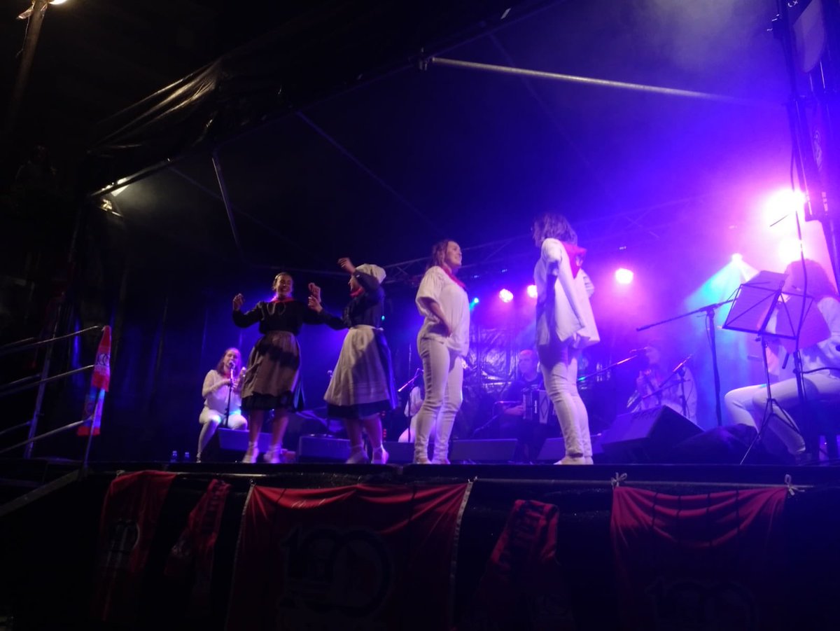 Milesker atzo Santutxura hurreratu zineten guztioi!!! Ederra atzokoa, eskerrik asko <a href="/kepajunkera/">Kepa Junkera</a> eta <a href="/7sorginak/">Sorginak</a>