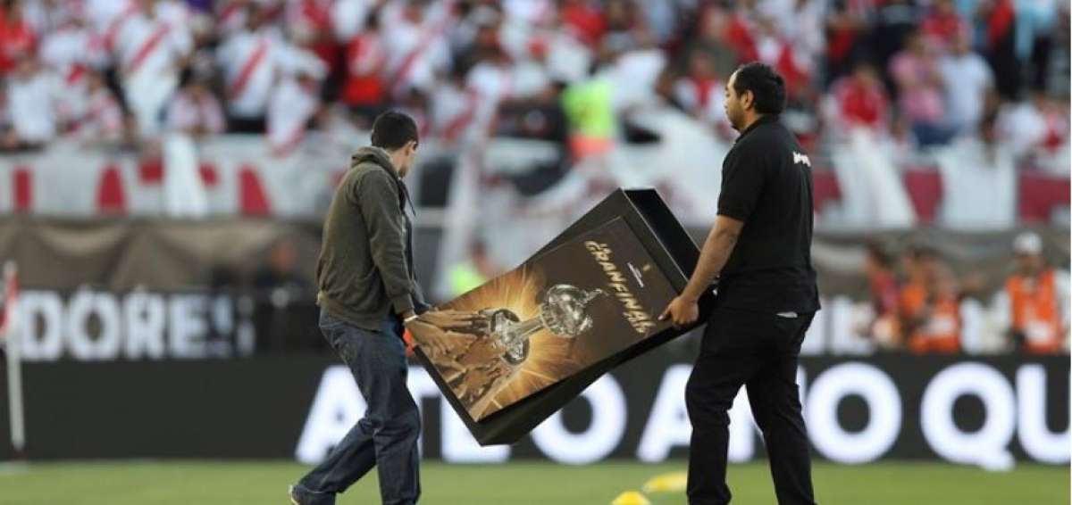 CISEPP's tweet photo. #RIVER PLATE #RECHAZA JUGAR LA #FINAL ANTE BOCA EN EL #BERNABÉU

https://t.co/XXEXwPYYqV https://t.co/xZAogn1gRS