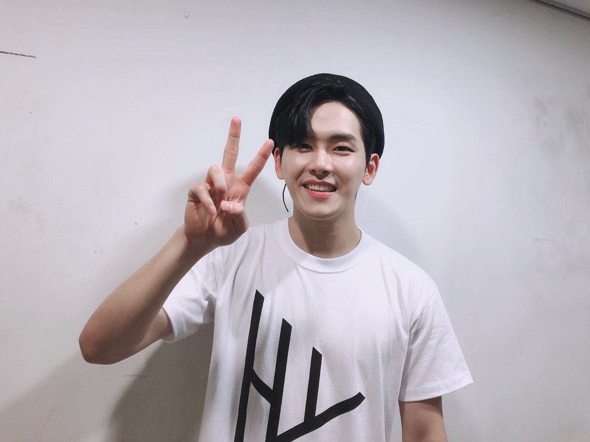 #HOLY 여러분들 덕분에 행복하고 따뜻한 #Reply 팬미팅이었습니다. #2018년 한해 보내주신 사랑과 응원 잊지않고 2019년 또 한번 열심히 달려가는 #HOYA #이호원 되겠습니다. 와주신 모든 분들께 #답장 되는 시간이었길 바랍니다 💌💜