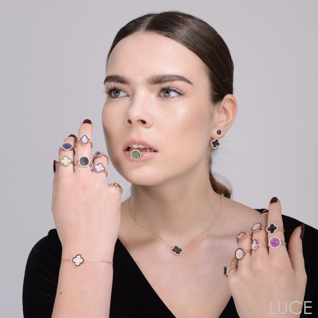 luceconcept's tweet photo. Feel like a little kid who just walked into a candy store . I think that's something to smile about.🤩

#luce #luceconcept #lucespirit #lucejewellery #jewelry #jewellery  #lucejewels #lucejewelry #rosegold #silver #personalize #bracelet https://t.co/ocxCxkNALI