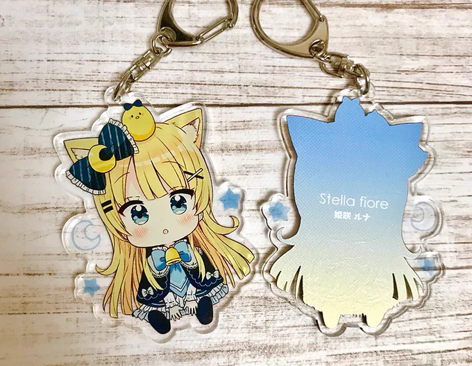冬コミセット用(@Stella_fiore17 )のルナちゃんアクキー届きました!みにみに? 