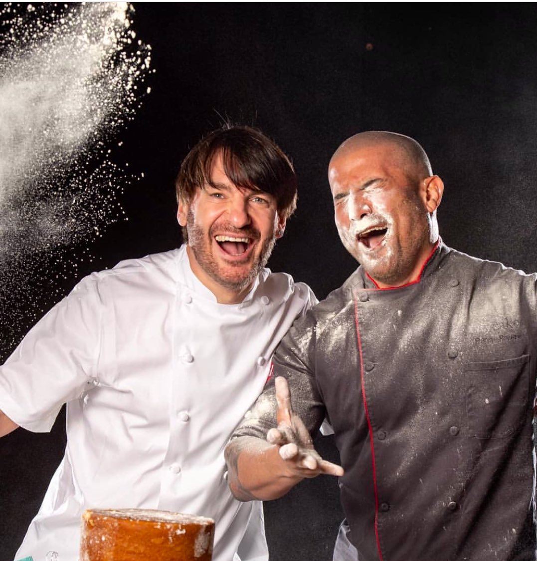 eric_lanlard's tweet photo. Time to say goodbye beautiful #melbourne 😘
Thank you for a beautiful show and for looking after me Fab Team @CakeBakeSweets .. A bientot ! 
❤️❤️❤️ https://t.co/ezjK4xwNMq