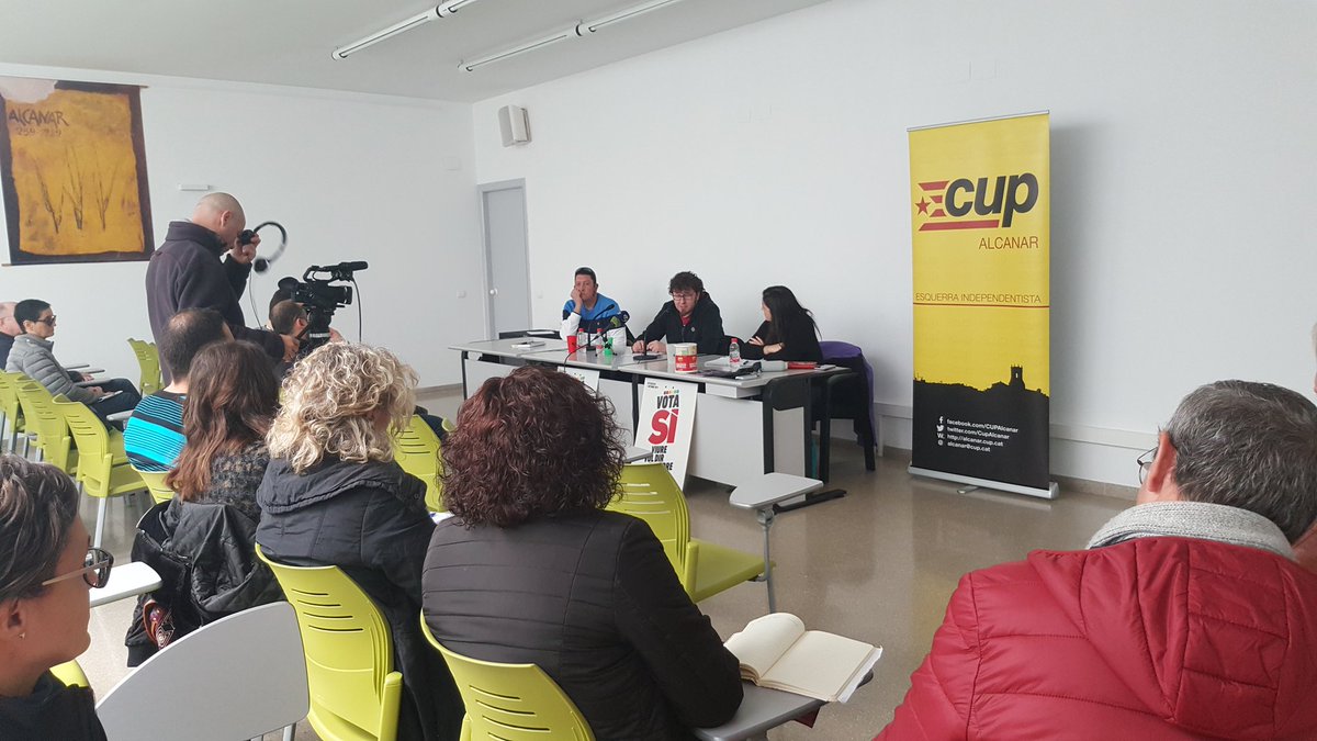 CuplaRapita's tweet photo. Felicitar avui a les companyes de @CupAlcanarCases per portar-nos els alcaldes de Navàs i dels Guiamets.
Jaume Casals i Miquel Perelló ens estan explicant les seues experiències com a representants d'assemblees que governen.
#apoderats
#empoderats https://t.co/gB3l7LNBgf