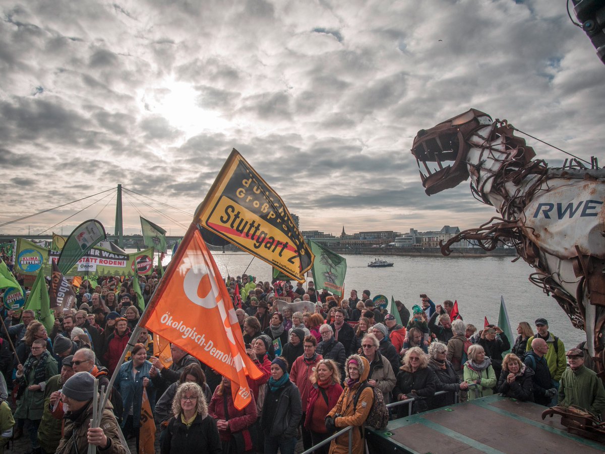 MerwinGo's tweet photo. Hier sind ein paar meiner Fotos von der #Klimakohledemo in #Köln. 01.12.2018
https://t.co/lzp0mCU7Ok
#KlimaKohleDemos #Klimaschutz #EndCoal #HambacherForst #KeepItInTheGround #cgn0112 #hambibleibt #COP24 #hambiblock https://t.co/FEWUpEXXmb