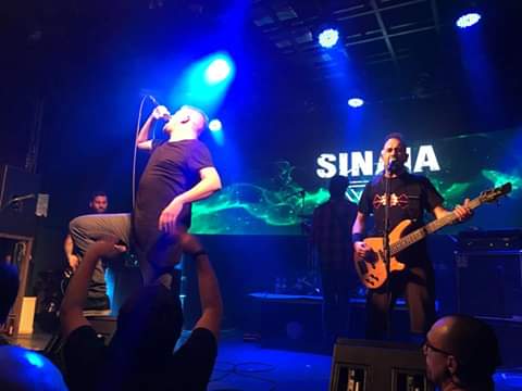 SOSmetalrap's tweet photo. 🔝❤🔝 Enorme Israel "Ligre" con nuestra camiseta en el bolo final de gira de @sinaiarock en la @coolstagemadrid!! Respeto máximo para esta bandaza!!           🙌❤🙌 https://t.co/DKJmT27lyH