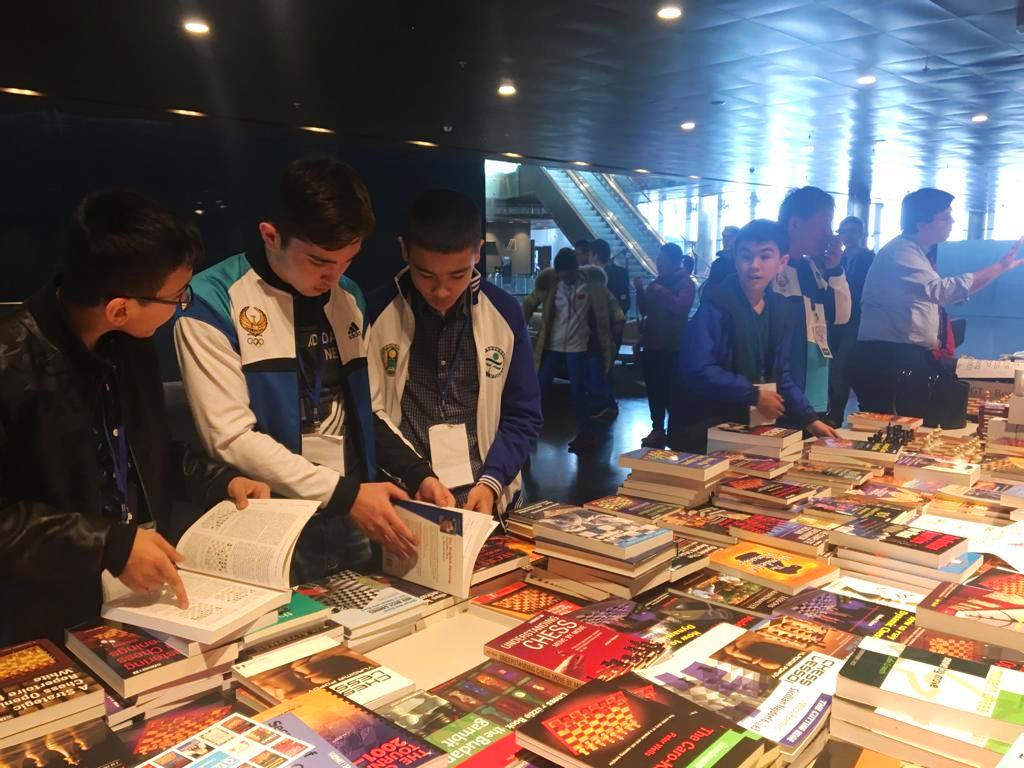 wyco2018's tweet photo. #wyco2018

Uzbeks 🇺🇿🇺🇿🇺🇿celebrated their 1st place in wyco 2018 at the book stall. This dedication is their secret 👏🤔👏 https://t.co/RObEl9r0wg