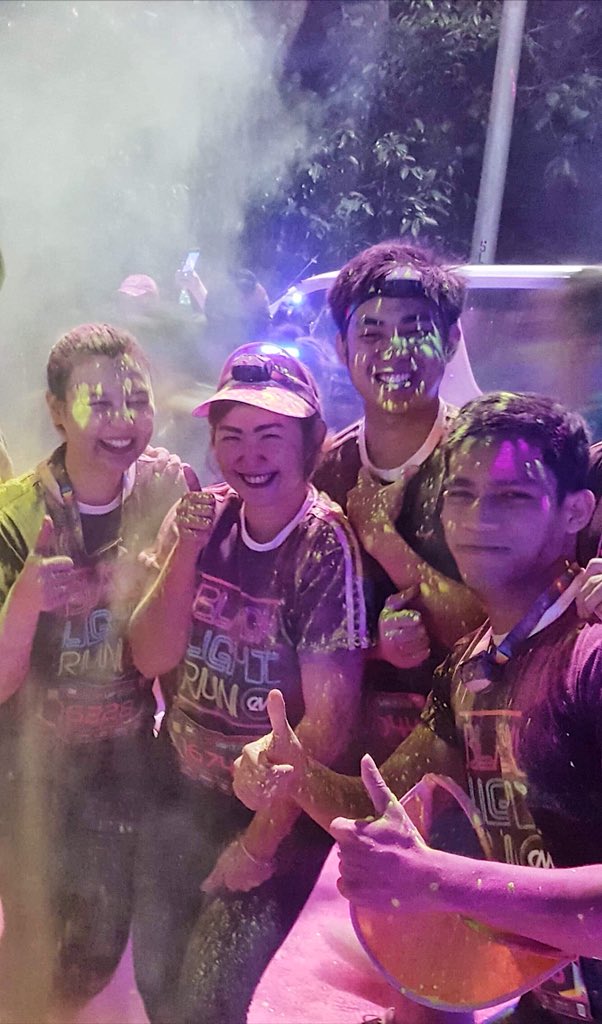 iwannagosurfin6's tweet image. Inspiring to see a running event like @ColorManila that encourages people to choose a better lifestyle. Cheers to more fun runs next year, maybe. 😅🏃🏽‍♂️💪🏽#CMBlackLightClark