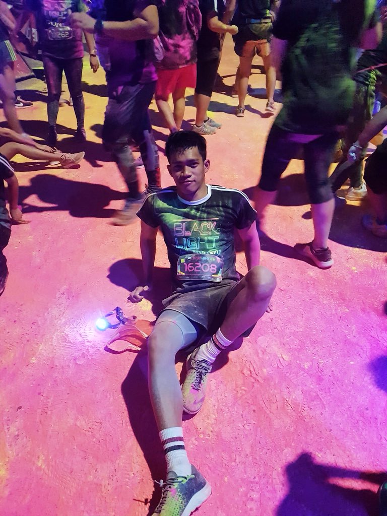 iwannagosurfin6's tweet image. Inspiring to see a running event like @ColorManila that encourages people to choose a better lifestyle. Cheers to more fun runs next year, maybe. 😅🏃🏽‍♂️💪🏽#CMBlackLightClark