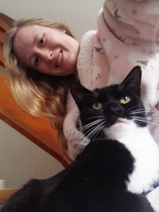 My favourite part of my morning is having breakfast followed by kitty cuddles 😍 how could you not want<a href="/tag/sundaymorning"class="tags"><span>#sundaymorning</span></a>