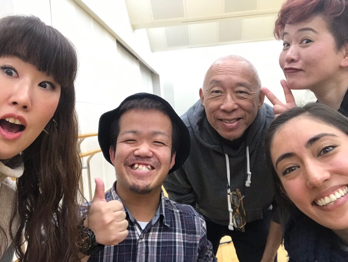 daichannel0to1's tweet photo. ✨Team Ping Chong✨
共に進もう。
共に悩もう。
共に楽しもう。
#pingchong
#生きづらさを抱える人たちの物語
#東京芸術劇場
#シアターイースト
#日本財団
#divercityinthearts
#dwarfdancer
#踊るコビト
#dancer
#dance
#krump
#contemporarydance
#popdance https://t.co/p4Oq8b4wTM