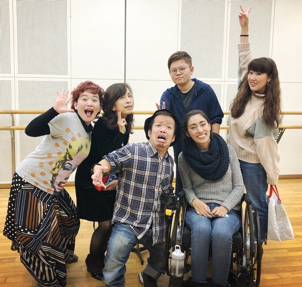 daichannel0to1's tweet photo. ✨Team Ping Chong✨
共に進もう。
共に悩もう。
共に楽しもう。
#pingchong
#生きづらさを抱える人たちの物語
#東京芸術劇場
#シアターイースト
#日本財団
#divercityinthearts
#dwarfdancer
#踊るコビト
#dancer
#dance
#krump
#contemporarydance
#popdance https://t.co/p4Oq8b4wTM