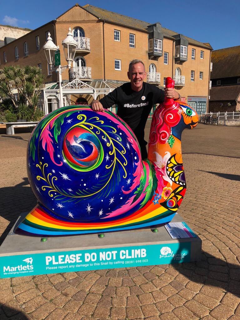 prisnailla's tweet photo. @priscillabus I'm being auctioned off TOMORROW for @martletshospice and as a gorgeous #dragqueen, I want to live with glitzy fabulous people! Do you want to love me or know someone that might? 💋 mwah daahlings! X https://t.co/fI4SXed0wU