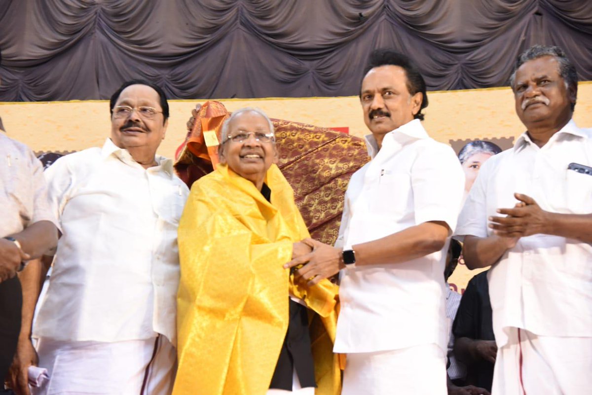 arivalayam's tweet photo. திராவிடர் கழக தலைவர் ஆசிரியர் அவர்களின் 86வது பிறந்தநாளை முன்னிட்டு, கழக தலைவர் @mkstalin அவர்கள் பெரியார் திடலில் அவரை நேரில் சந்தித்து வாழ்த்தினார்.

உடன்: கழக பொருளாளர் திரு. துரைமுருகன், CPI மாநில செயலாளர் இரா.முத்தரசன், விடுதலை சிறுத்தைகள் கட்சியின் தலைவர் தொல். திருமாவளவன். https://t.co/YIm8ba2rui