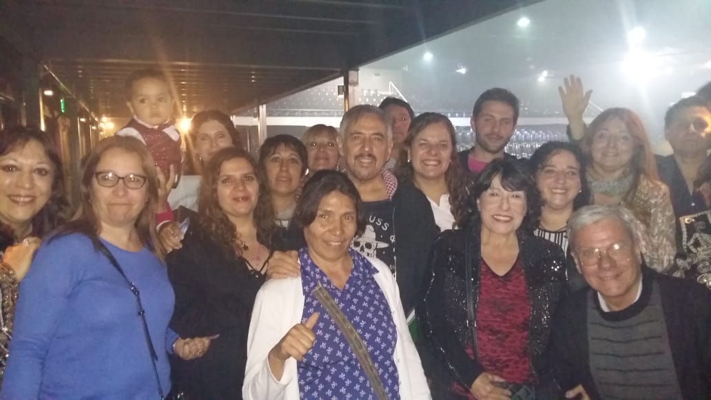 ElsaLilianaVega's tweet photo. Foto grupal en Quality Espacio, Córdoba, nosotros y @alelernerok #Inolvidable2018 #TodoAPulmon35Años San Juan, Rosario, Galvez, Bs As, Jujuy, La Plata y todo el mundo Lerneriano 🎹🎹🎶🎶 https://t.co/ypA1UHZn7T