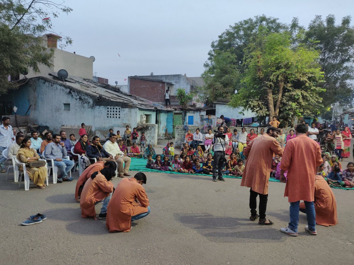ibijalpatel's tweet photo. “Apne Ko Kya” Street Play Performed by @chhaap05
#WasteSegregation #SwachhAmdavad #SwachhBharat #SwasthaBharat
@AmdavadAMC @vnehra https://t.co/leoH185LlP