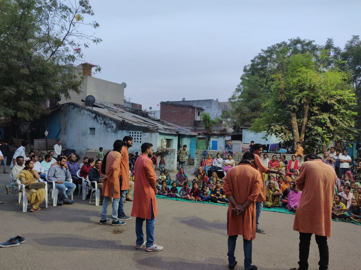 ibijalpatel's tweet photo. “Apne Ko Kya” Street Play Performed by @chhaap05
#WasteSegregation #SwachhAmdavad #SwachhBharat #SwasthaBharat
@AmdavadAMC @vnehra https://t.co/leoH185LlP