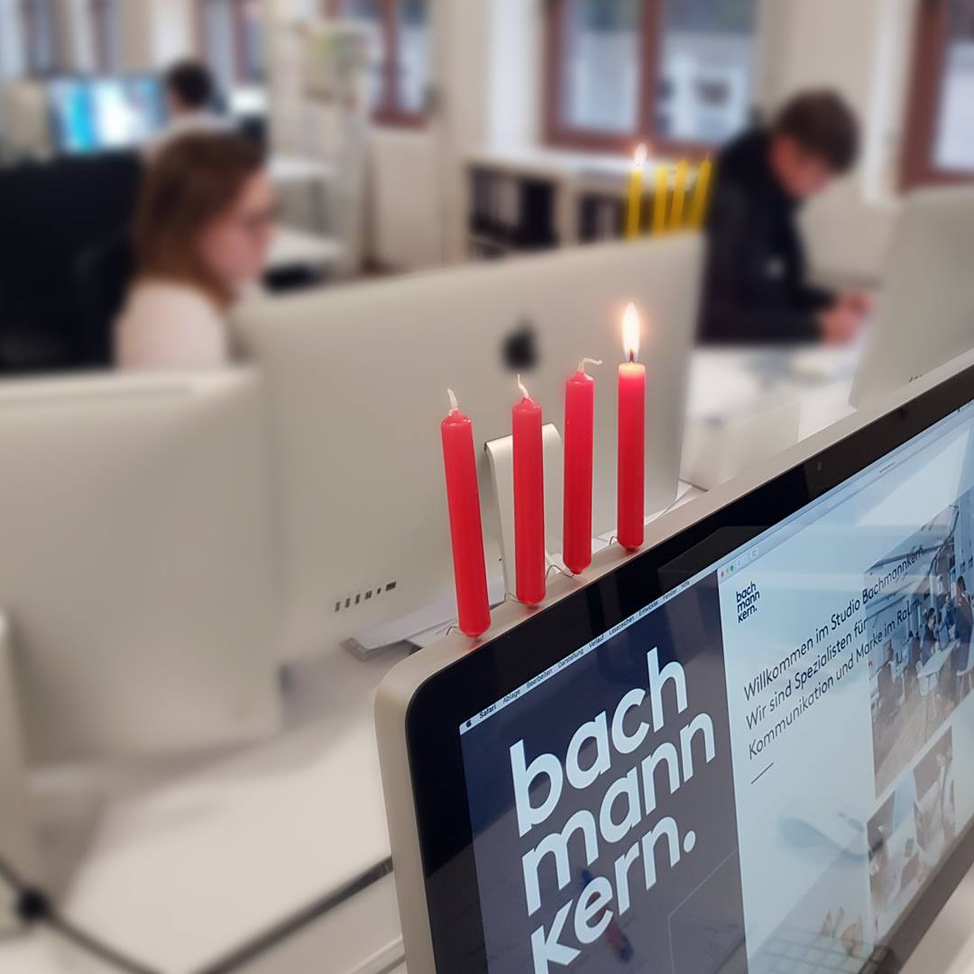 bchmnnkrn's tweet photo. Bei uns geht es auch heute heiß her. Allen einen schönen ersten Advent.

#StudioBachmannkern #Advent #ErsterAdvent #Vorweihnachtszeit https://t.co/UvIwi0Gaha