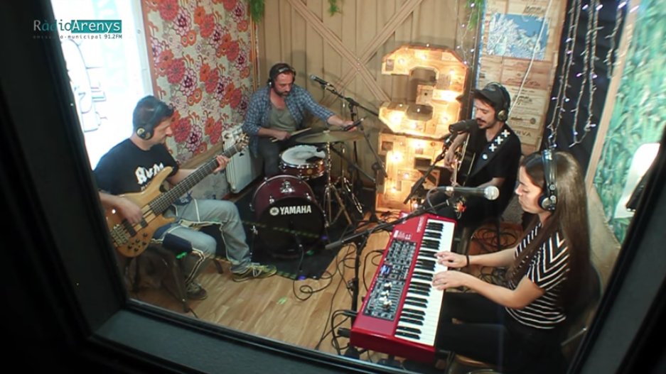 Animal continua donant a les seves cançons un so propi 🎹, com és en el cas de "Fràgils", un dels temes que formen part del disc "La melodia del foc" i que podeu escoltar en versió <a href="/Estudi3Acustics/">Estudi3</a> 🎧
👉🏼 radioarenys.cat/videos/animal_…
<a href="/animalgrup/">AnimalGrup</a>