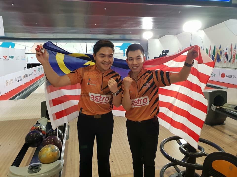 MSNMALAYSIA's tweet photo. Fantastic!!!
Adrian Ang & Tun Hakim hadiah pingat emas🥇menerusi acara Men’s Doubles di Kejohanan Boling Tenpin Lelaki Dunia di Hong Kong.
Adrian & Tun Hakim catat 433 jatuhan pin, menewaskan pasangan Amerika Syarikat yang melakukan 370 pin.
#TemaMAS
#MalaysiaBoleh https://t.co/RGVT1ncuNo