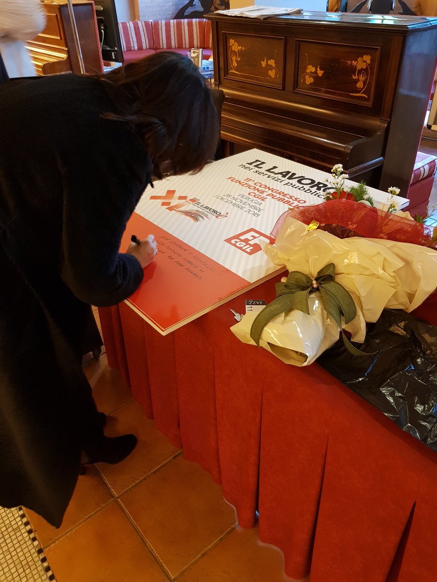 mmastropietri's tweet photo. La dedica e il ringraziamento di @sorrentinoser ai compagni della FP Perugia per il contributo dato alla riuscita dell'XI Congresso della #FPCGIL
Siamo Valore Pubblico
#CiSiamo! #XIFPCGIL https://t.co/caCjQfDppq