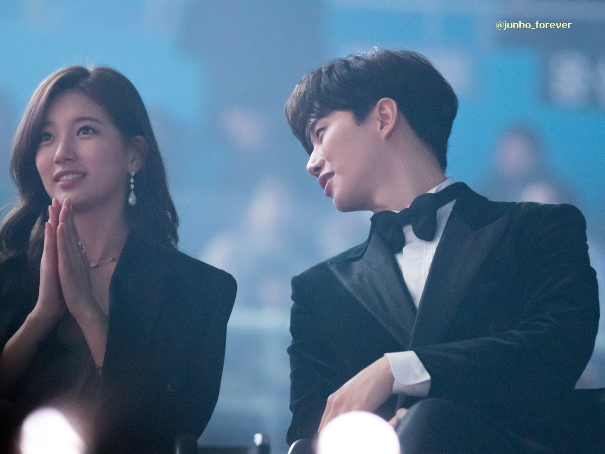 junho_forever's tweet photo. 181128 AAA ビジネスパートナー🧡💕
#준호 #이준호 #JUNHO #수지 #배수지 #SUZY #Asiaartistawards2018
画像粗いけど雰囲気だけ😅💦 https://t.co/bcqdaj0j4K