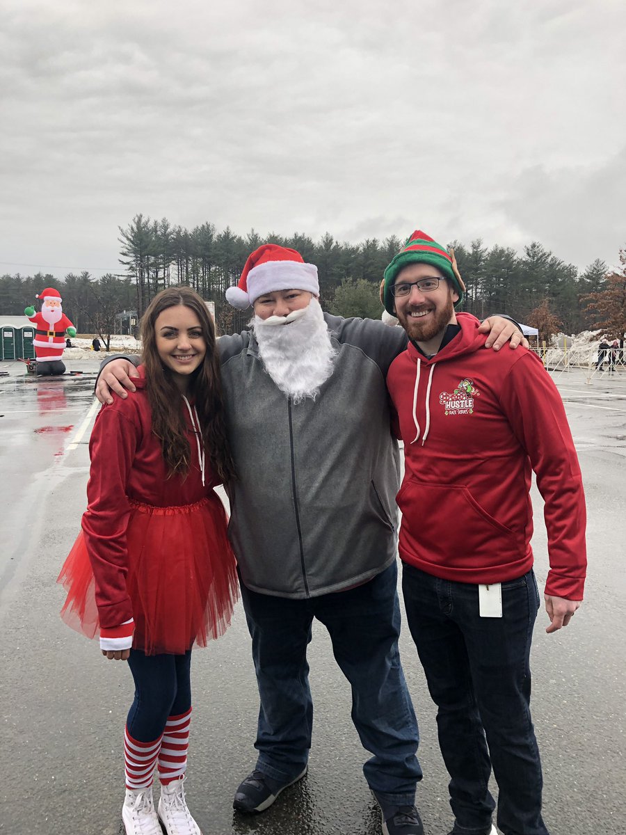 Teamed up with the @MobileRetailNE <a href="/DarylMobileATT/">Daryl Thibodeau</a> and <a href="/CarterMarkham/">Carter Markham Brainerd</a> for the Santa Hustle this morning #santahustle #mobilemadness #OurNE