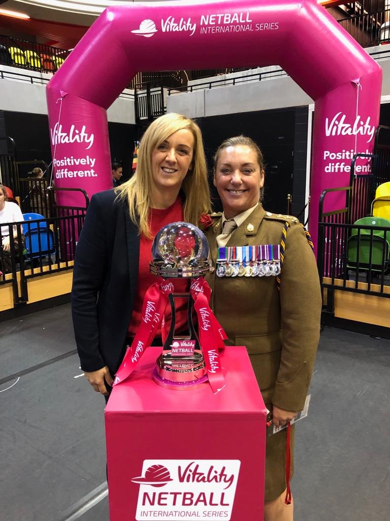 UK Armed Forces Netball Assoc supporting @EnglandNetball as the Guard of Honour verses @SheCranes @ArmyNetball @ArmySportsLTRY @ArmySportASCB