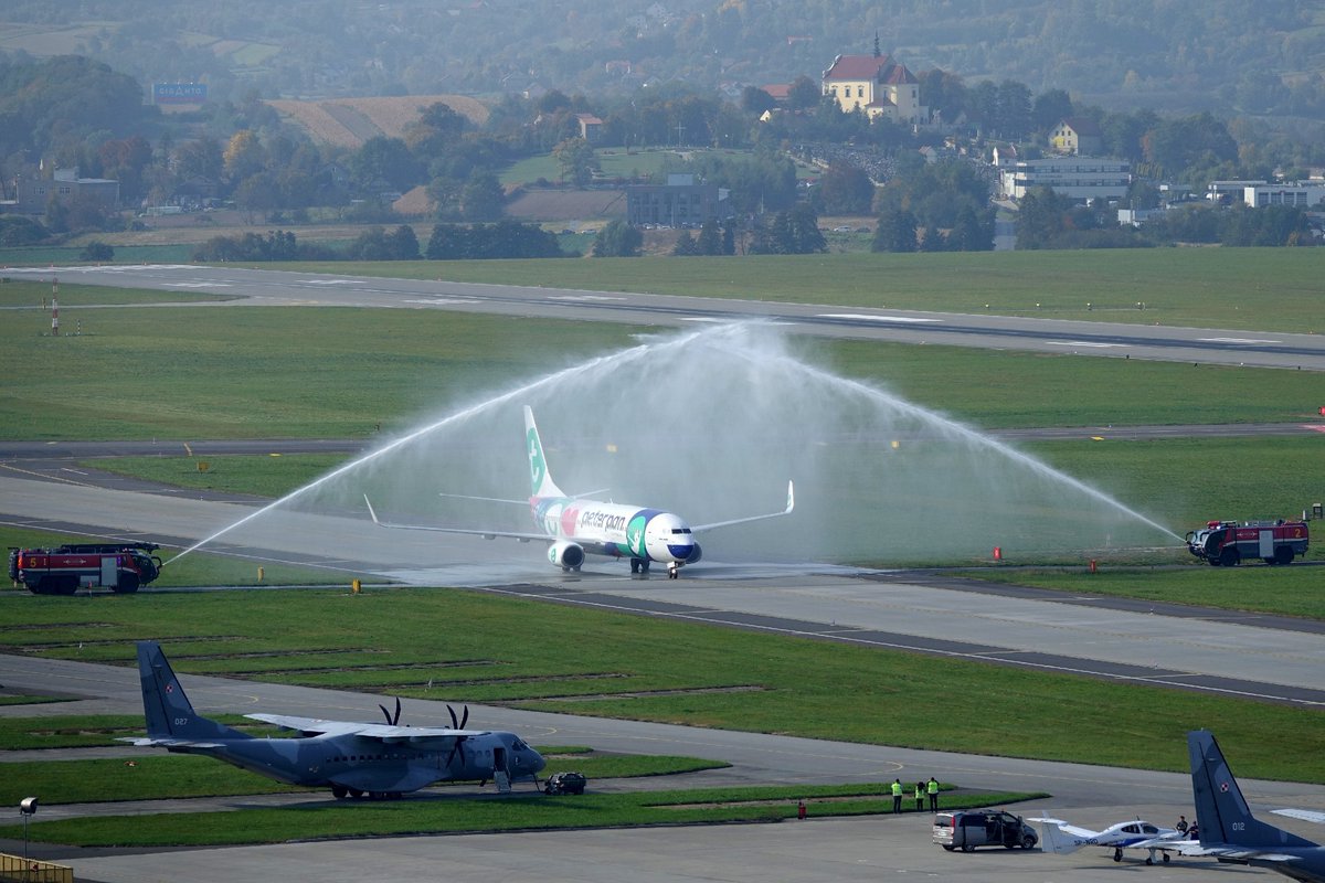 Inauguration of Transavia <a href="/transavia/">transavia</a> <a href="/transaviafan/">Transavia Fan</a> . Second place in the world in the category of the best water salute. #PROSTOzKRAKOWA #flyKRK #KrakowAirport #aviation #planespotting #Boeing #b737 #Krakow #Eindhoven