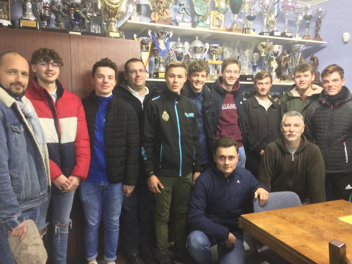 lesreporters60's tweet photo. #cyclisme #velo #vcrouen76 #collaboration Hier après-midi, la réunion traditionnelle du @rouenteamjunior avait lieu à Saint Etienne du Rouvray avec le staff et les coureurs ! A la clé, objectifs de la saison et calendrier des courses entre autres ! 😉🚴‍♂️
▶️https://t.co/F9OgPZ15VR https://t.co/o36SUuQrt1