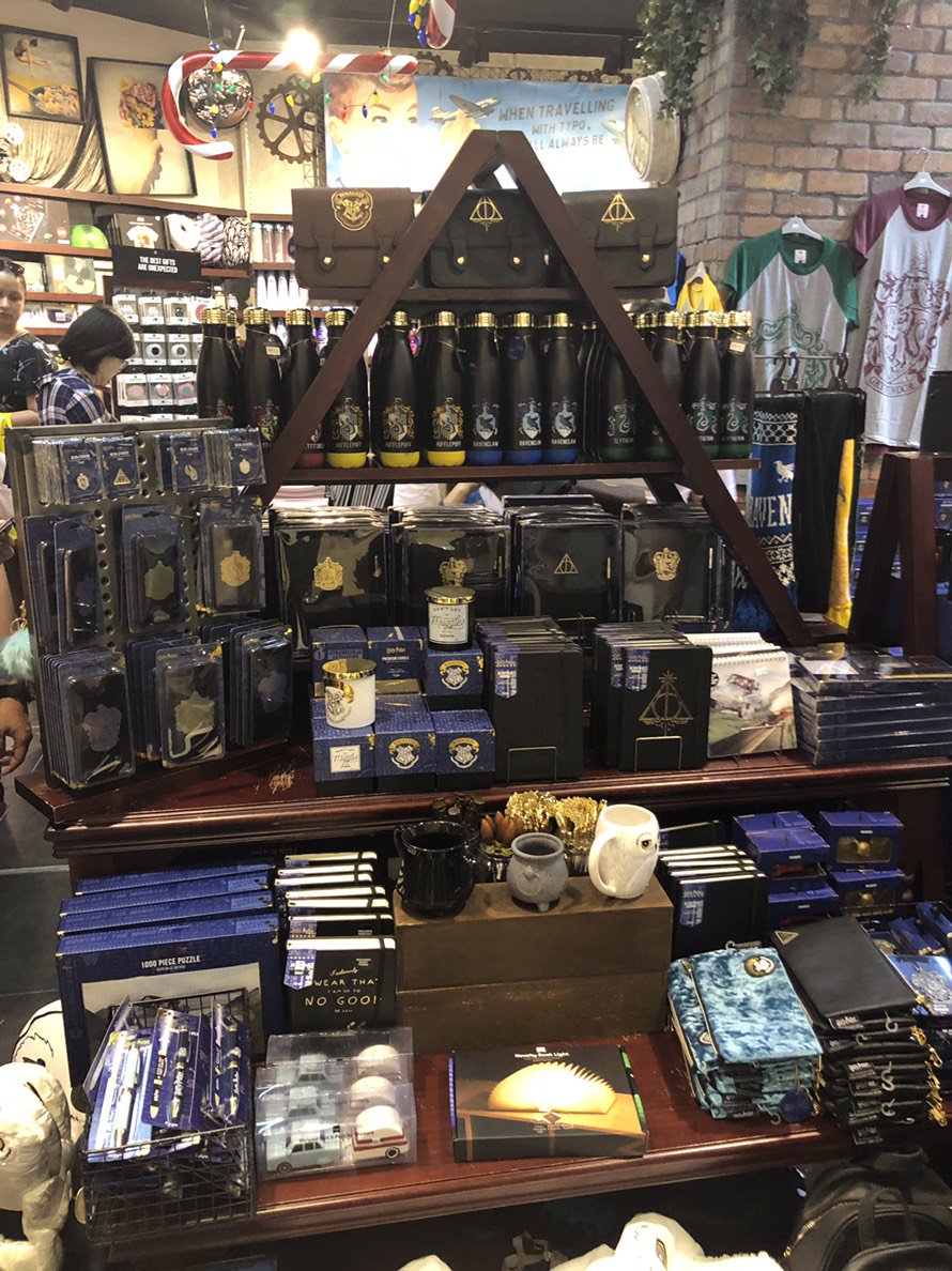 MrKenma's tweet image. ㅡmuntalkㅡ
[OPEN JASTIP]

!! ORIGINAL HARRY POTTER MERCH !!
from Typo Kuala Lumpur

Fans sejati Harry Potter jangan sampai kelewatan! Daftar produk di bawah ini dan boleh banget minta cariin diluar list atau apapun di KL

Pengiriman batch 1 tanggal 8 Desember.

(RTs appreciated)