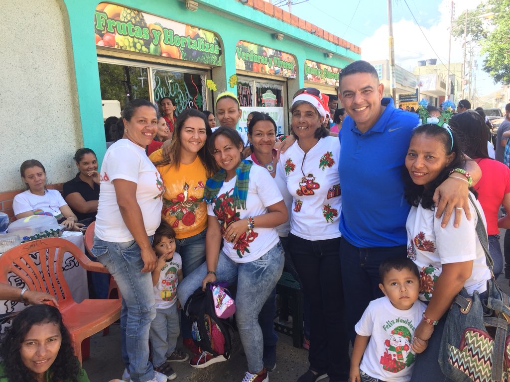 mreyesPSUV's tweet photo. #PlanNavidadesFelices Gracias mi querido pueblo de Villa de Cura por ese caluroso recibimiento el día viernes en la gruta de nuestra iglesia San luis rey.En zamora no vamos a perder nuestras costumbres,excelente nuestro parrandon dándole la bienvenida a la navidad #SinafumAragua https://t.co/0dsa7sIAzW
