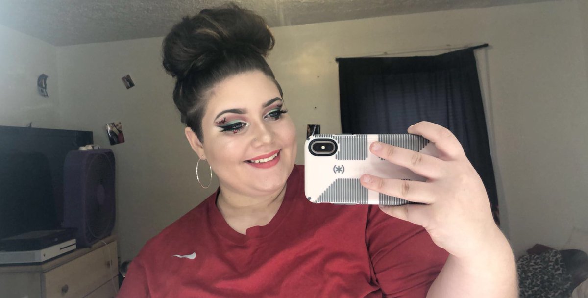 DestinyMakeupby's tweet photo. December started so that means 13 days of #sleighmas began ❤️❤️ https://t.co/I5QGZhyr8f