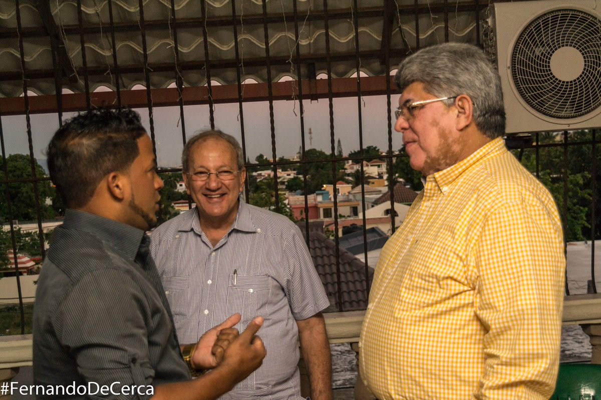 FernandoRosaRD's tweet photo. Importante encuentro con jóvenes en el Sector #LasAntillas. Me emociona y llena de orgullo ver las ganas, el compromiso y la dedicación de éstos jóvenes, para construir un Santiago mejor #PorConsenso #FernandoDeCerca. https://t.co/UJ9P2iAMUT