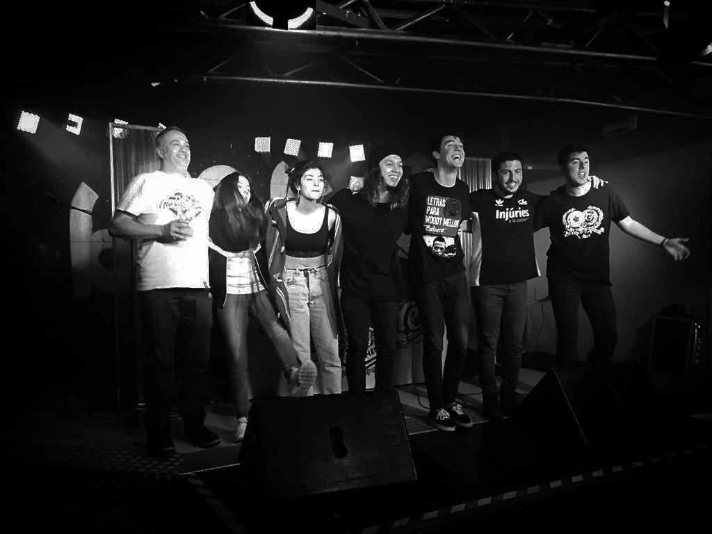 Noite brutal onte en Pontevedra presentando o novo disco! 🔥 Mil grazas a todas as que vos achegastes a berrar connosco e á High Paw e ao Samu por acompañarnos no escenario. 💜 Vémonos o venres en Compostela, xente! 🔫⚡🌪️