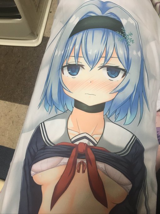 そういえば抱き枕の校正届いてました
こういうの初めてだけどいい感じに印刷されてると思います 