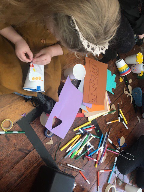 ThePeninsulist's tweet photo. If you are looking to occupy the kiddos pop down to SAMPLE, our festive market. Starting with Art is on hand to get their creative juices flowing. On now in Peninsula Square. #SAMPLEChristmas https://t.co/221cNKee5k https://t.co/jzEZY1rQ21