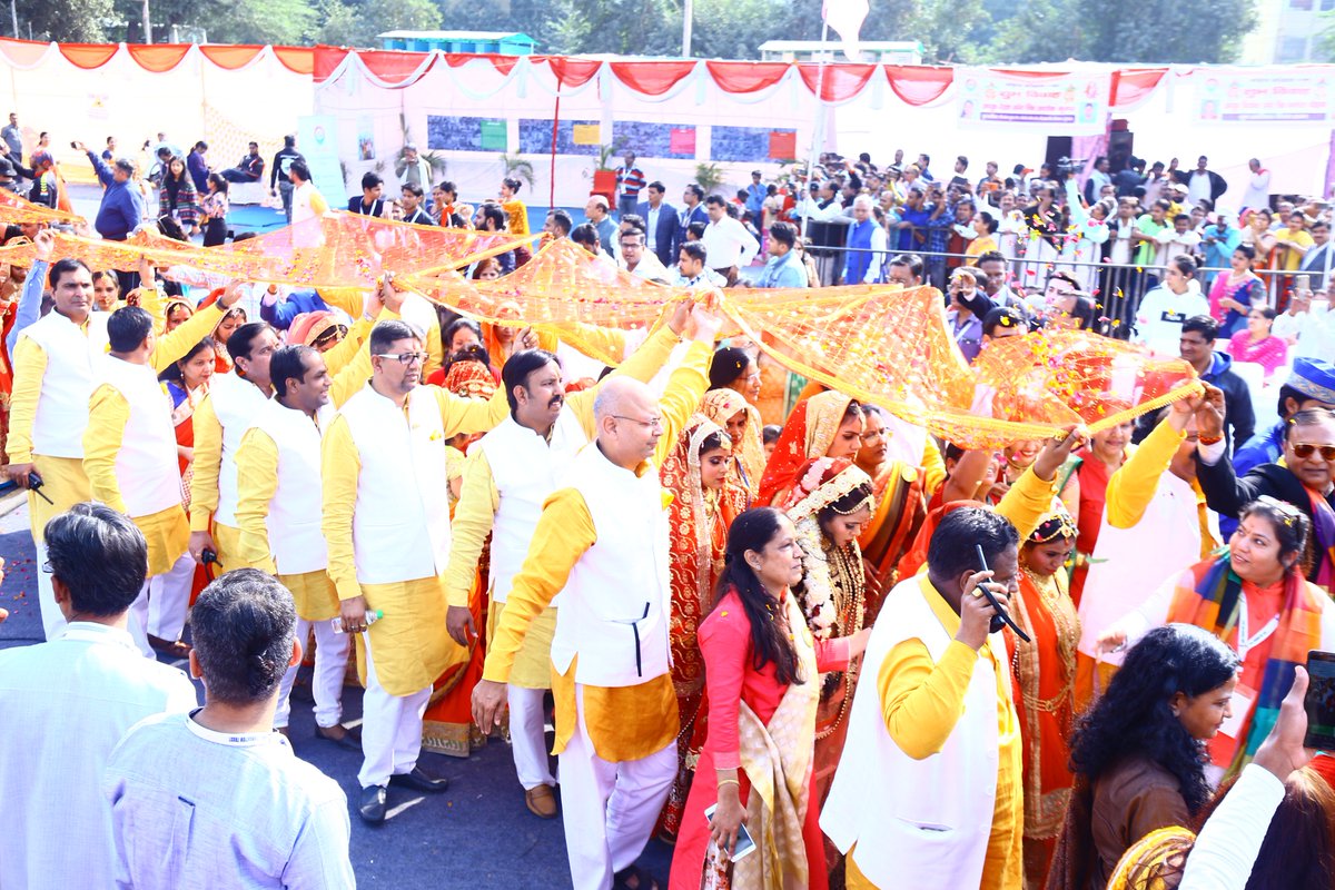 FoundationLadli's tweet image. Mass Wedding ceremony by Ladli Foundation Trust

#laadliDevendra #Shagun #Women  @HelenClarkNZ
