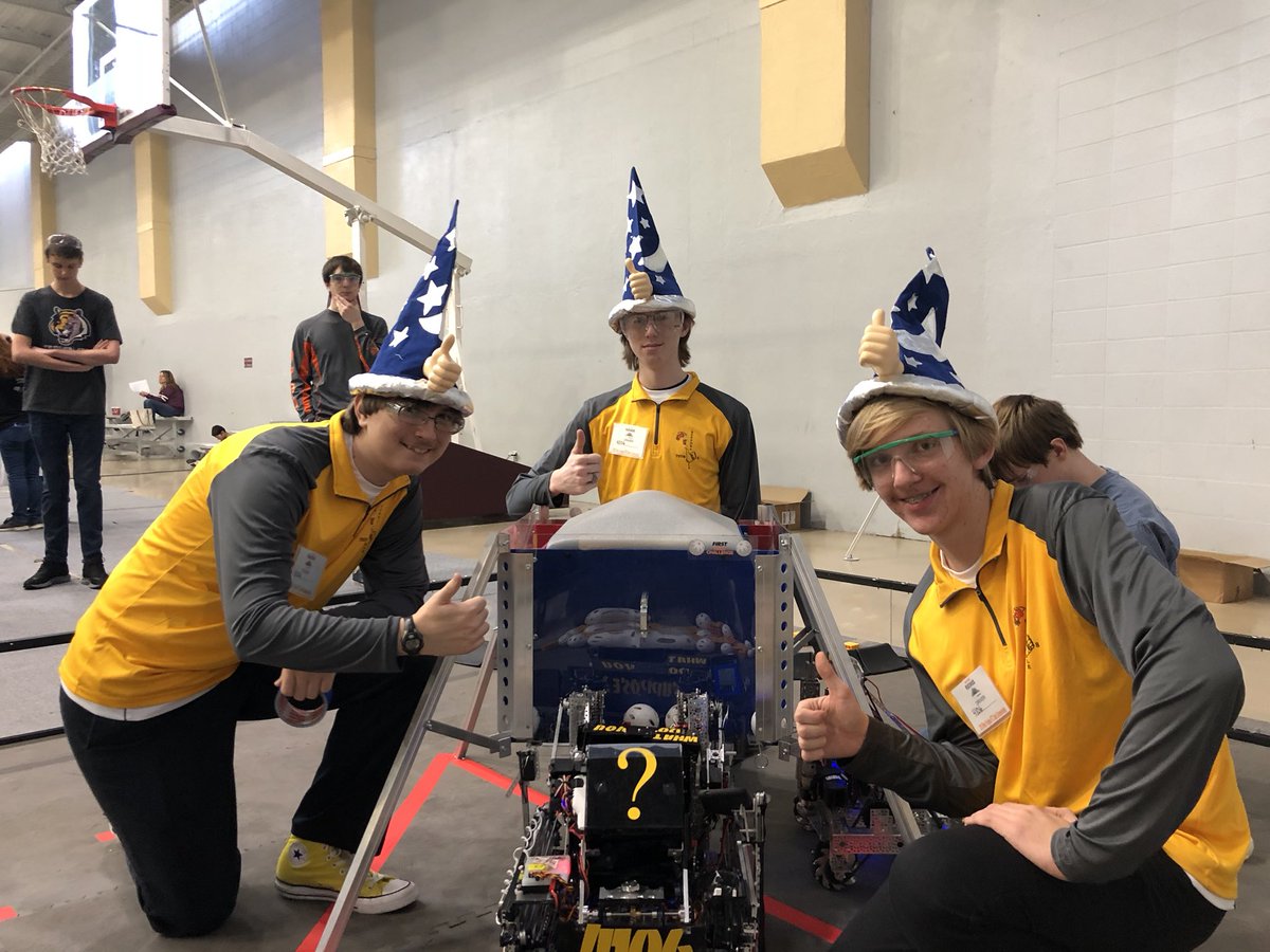 FTCThumbs4106's tweet image. Thanks to @WizardsExe for all their help! Things are running great. Good luck to everyone at WV! #OMGrobots #FIRSTTechChallenge