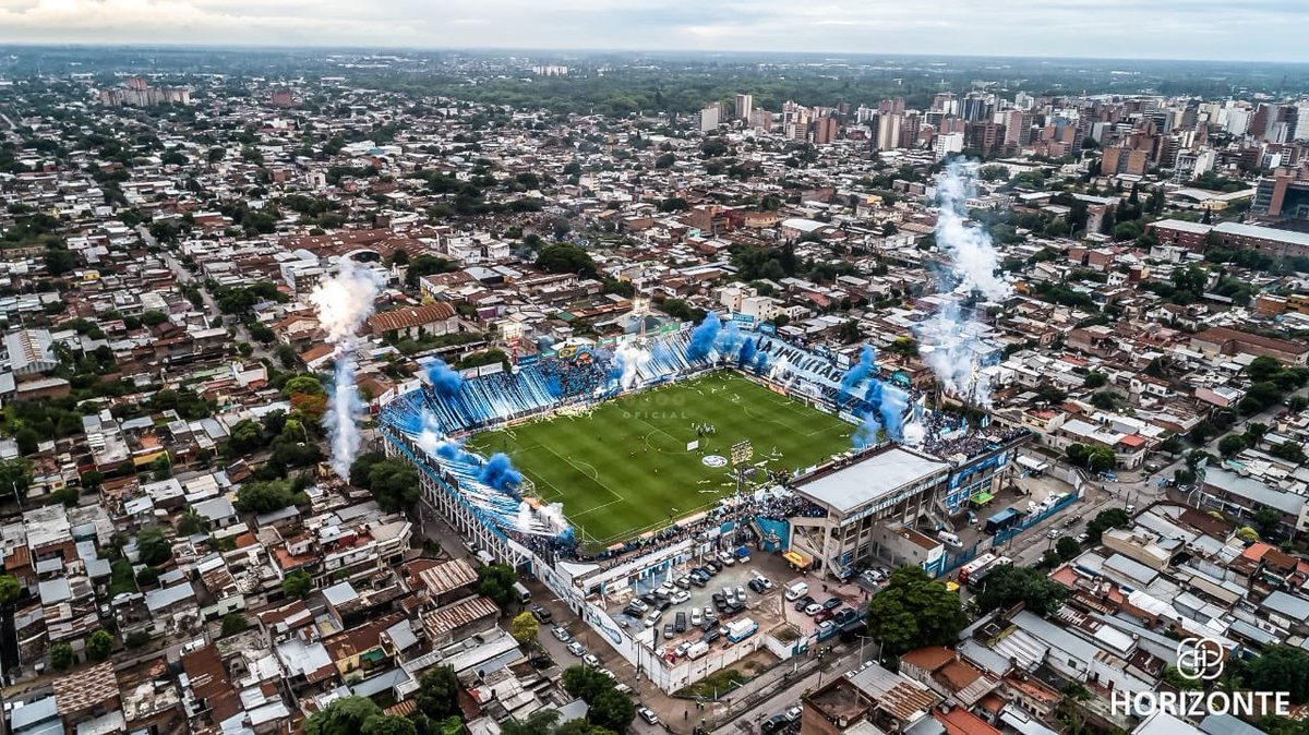 ATOficial's tweet photo. #SuperligaQuilmesClásica

📸 La fiesta, desde el aire.

Así se vivió el recibimiento de ayer, desde las alturas. Agradecemos a @horizontedrones por las imágenes. 

#VamosDecano 💪💙 https://t.co/Ay7ly4HNTl